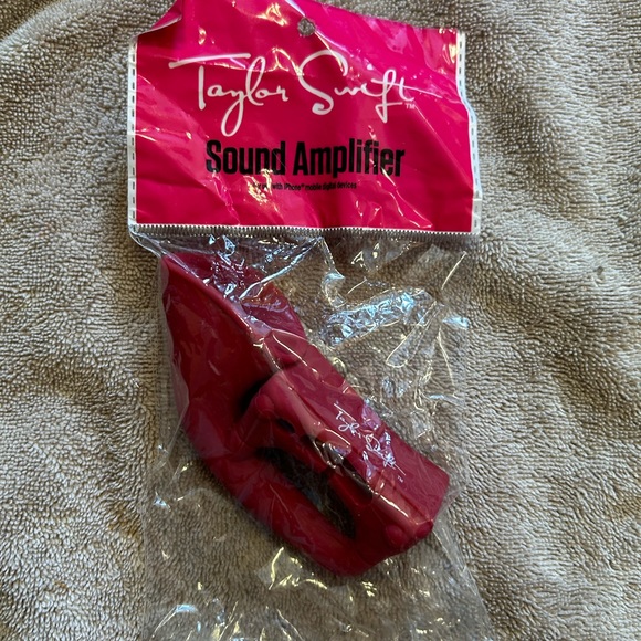 RARE NWT Taylor Swift “Red” Era Sound Amplifier - Picture 2 of 7